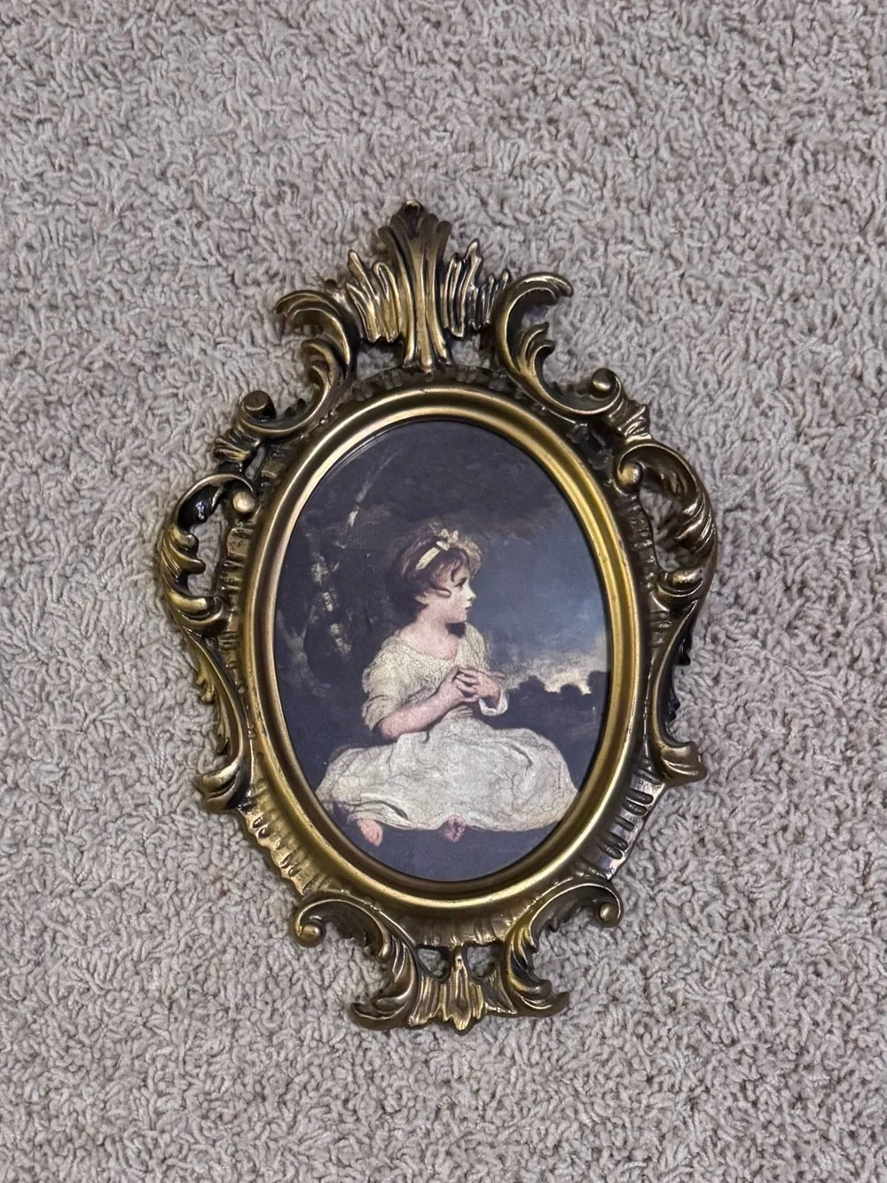 Ornate Vic Gold Brass Colored Resin Oval Wall-Mounted Frame 12x8 Vert, 6x4 Photo